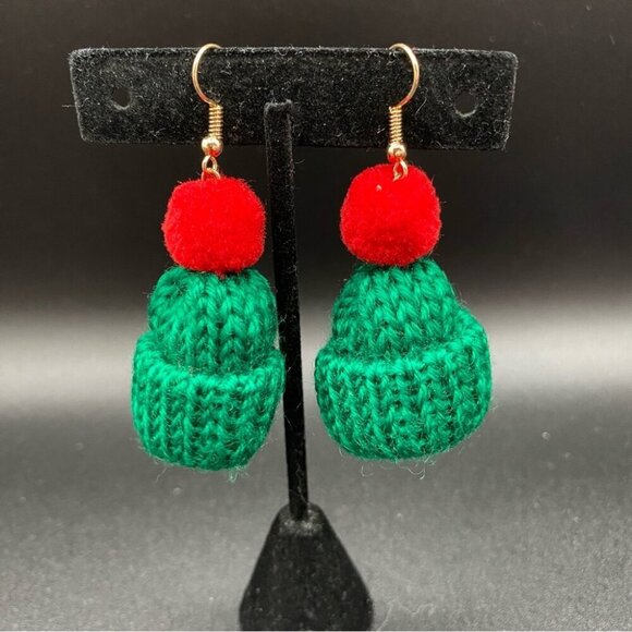 Hand knit Holiday Green and Red Adorable Winter Toque Hat Earrings - Picture 1 of 6